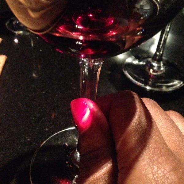 10/30/2013 tarihinde Michelle C.ziyaretçi tarafından Veritas Wine Bar'de çekilen fotoğraf
