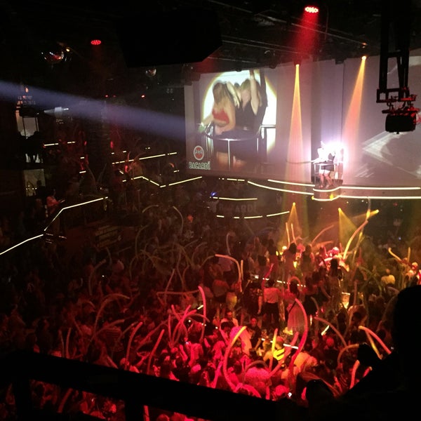 4/16/2015 tarihinde Danny R.ziyaretçi tarafından Coco Bongo'de çekilen fotoğraf