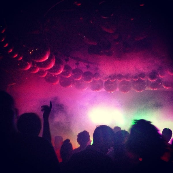 4/12/2013 tarihinde Samziyaretçi tarafından Connections Nightclub'de çekilen fotoğraf