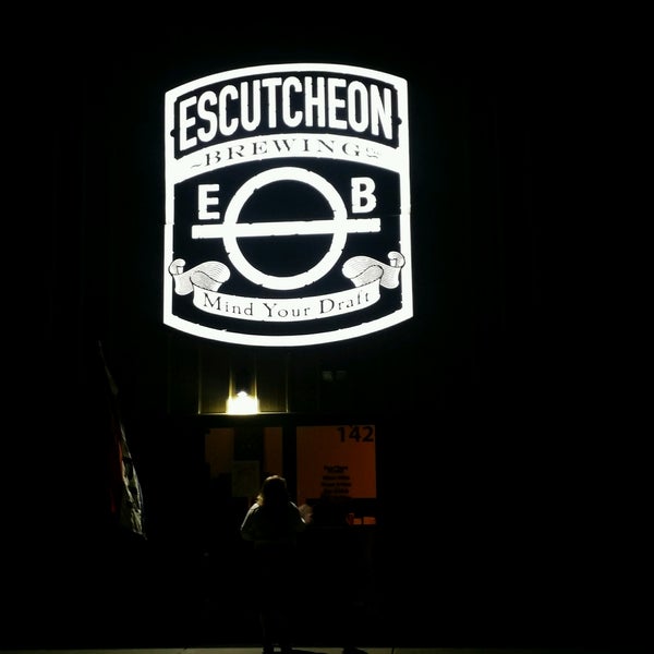 Foto tirada no(a) Escutcheon Brewing Co. por Deuane H. em 1/14/2017