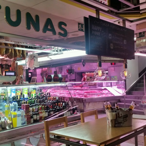 8/9/2016 tarihinde Mika V.ziyaretçi tarafından Mercado de Antón Martín'de çekilen fotoğraf