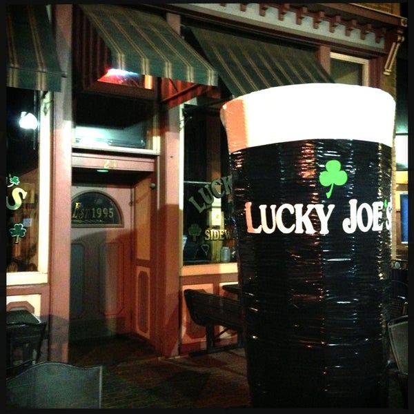 3/22/2013 tarihinde Kevin L.ziyaretçi tarafından Lucky Joe&#39;s'de çekilen fotoğraf