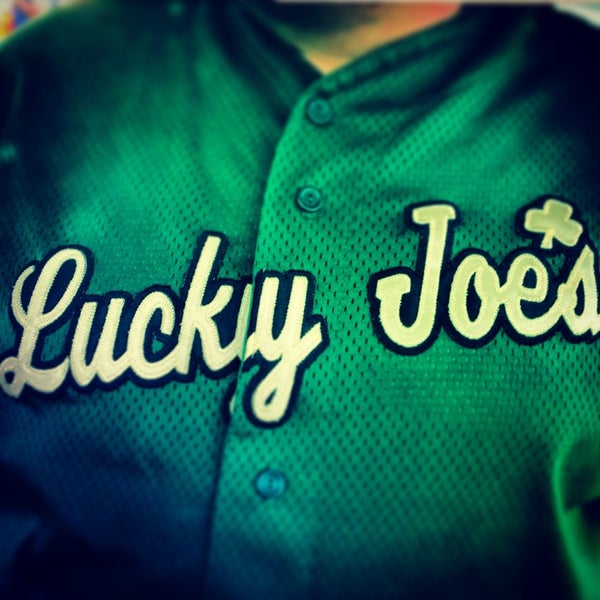 Foto tirada no(a) Lucky Joe&#39;s por Kevin L. em 5/24/2013