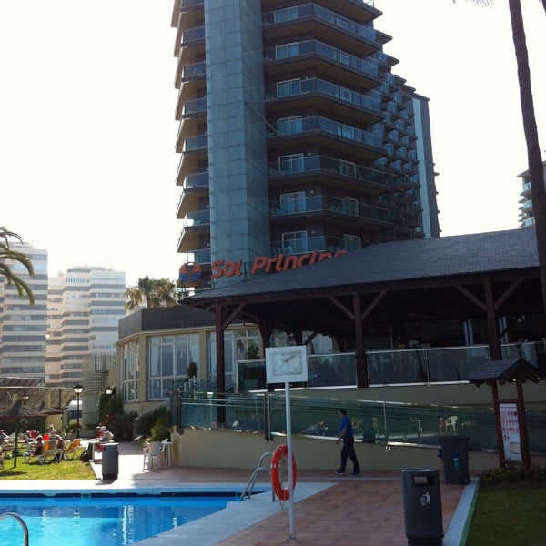 รูปภาพถ่ายที่ Hotel Sol Príncipe โดย Carlos เมื่อ 5/26/2013