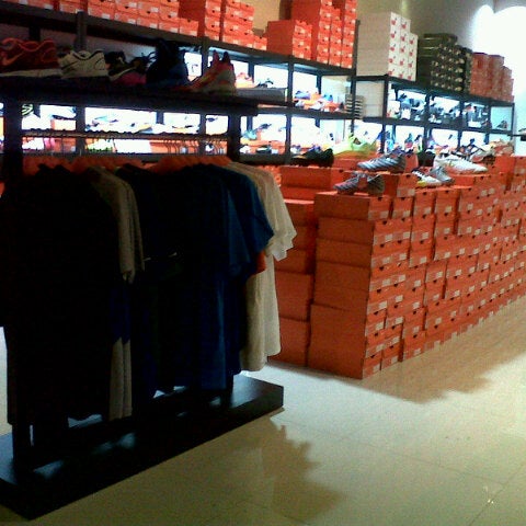preparar papa Arthur Conan Doyle Photos at Nike Warehouse Center - Sporting Goods Retail in Semarang