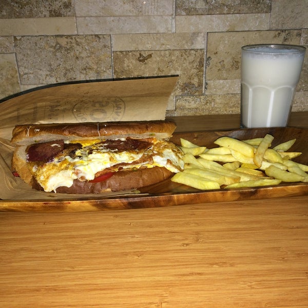 ayvalik tost dunyasi nazilli de sandvic mekani da fotograflar