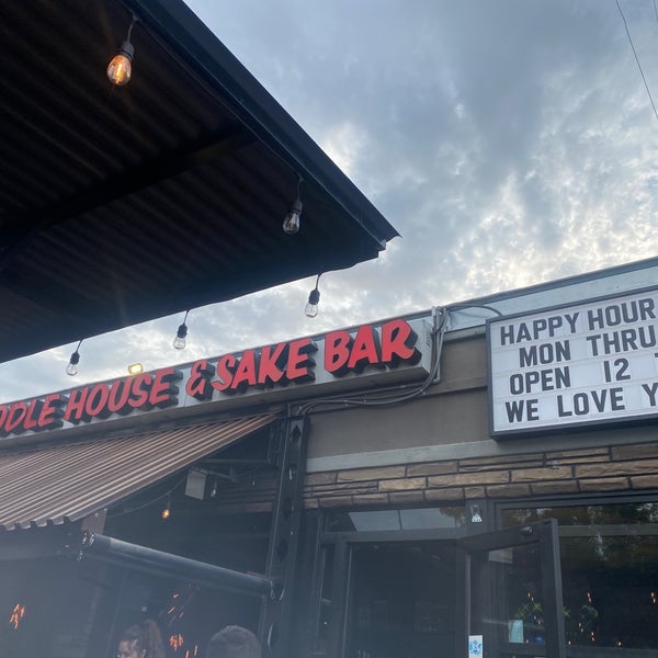 Das Foto wurde bei OB Noodle House &amp; Sake Bar von Ha D. am 7/18/2021 aufgenommen