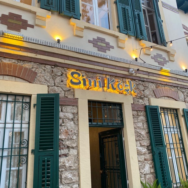 Das Foto wurde bei Sini Köşk Restaurant von Ahmet Ç. am 6/18/2022 aufgenommen