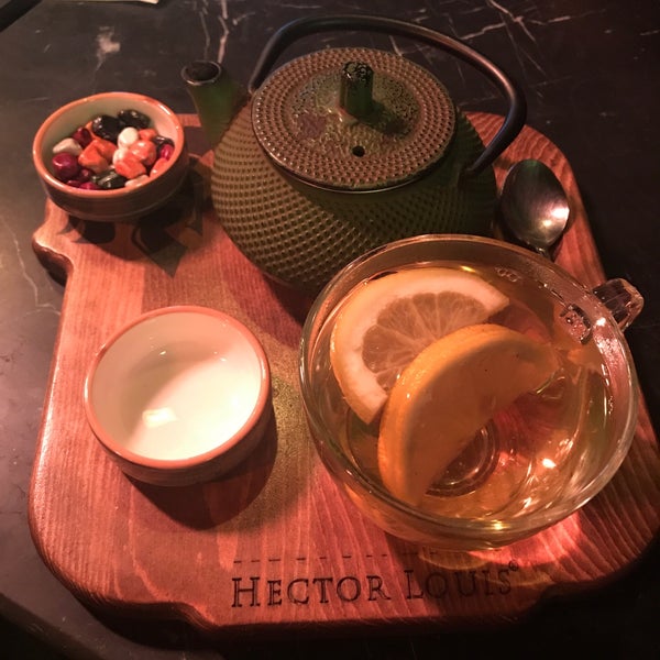 Foto diambil di Hector Louis Coffee oleh Oğuzhan Ö. pada 1/4/2019