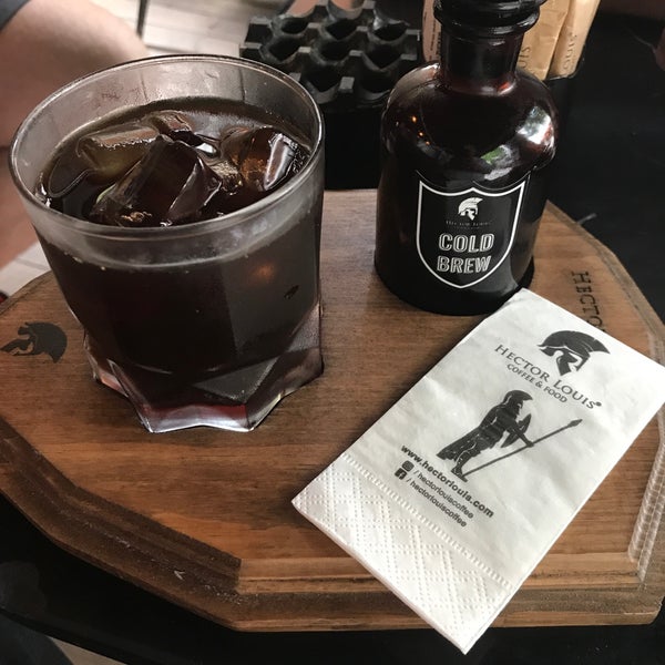 Foto diambil di Hector Louis Coffee oleh Oğuzhan Ö. pada 6/17/2018