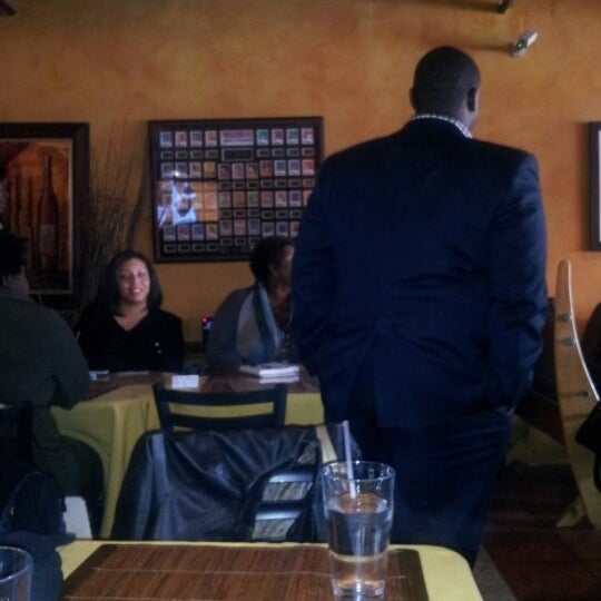 Das Foto wurde bei Chef Rob&#39;s Caribbean Cafe von Lenora B. am 1/27/2013 aufgenommen