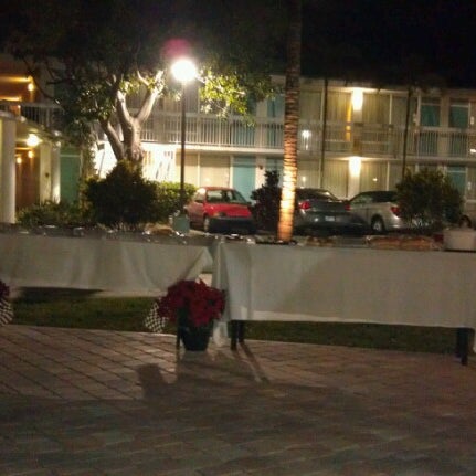 รูปภาพถ่ายที่ Floridian Hotel โดย Pat R. เมื่อ 11/18/2012