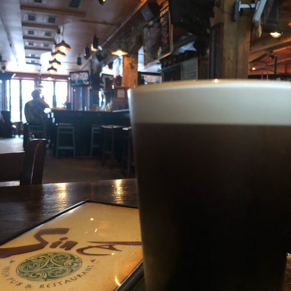 Foto tirada no(a) Siné Irish Pub &amp; Restaurant por Jeff em 6/29/2018
