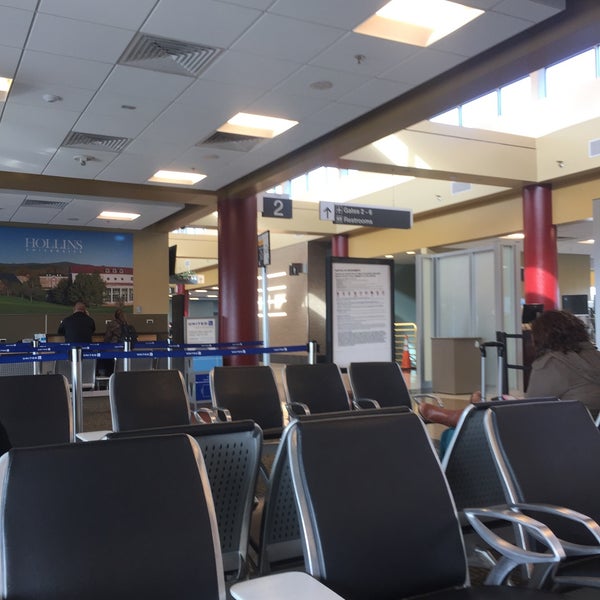 Foto scattata a Roanoke-Blacksburg Regional Airport (ROA) da Jeff il 11/28/2016