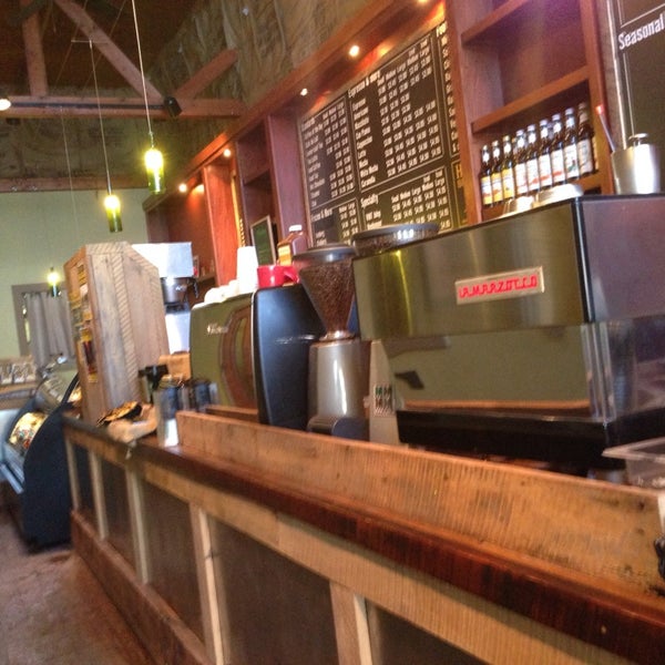 2/3/2014にBlairがHeine Brothers&#39; Coffeeで撮った写真