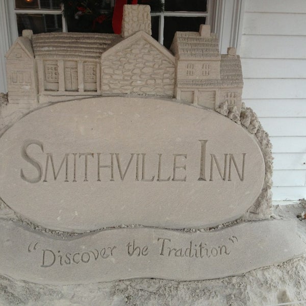 รูปภาพถ่ายที่ The Smithville Inn โดย Juls เมื่อ 1/13/2013