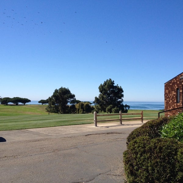 Das Foto wurde bei Sandpiper Golf Course von Dittany Z. am 10/5/2013 aufgenommen