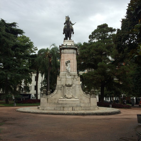 Photo taken at Plaza Zabala by Tiago C. on 12/31/2015