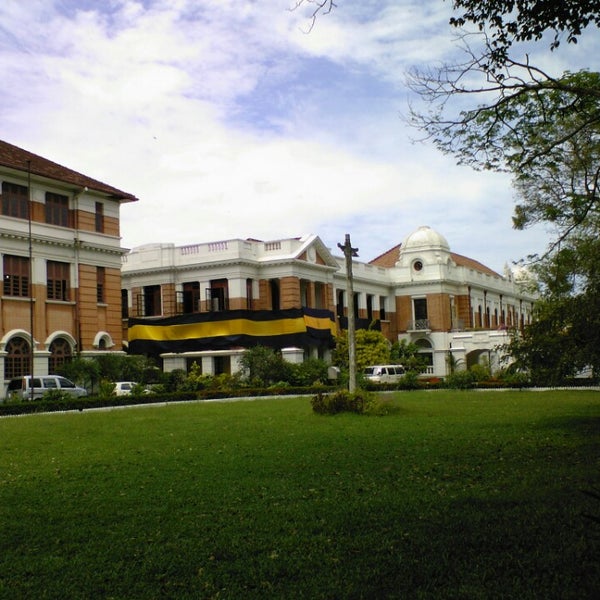 испания резиденция сан-ильдефонсо. королевский замок в мадриде.