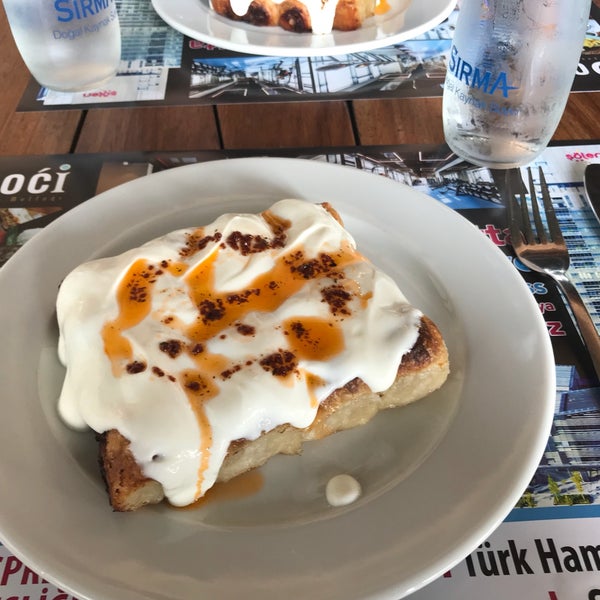 Photo prise au Doci Boşnak Mutfak Restaurant &amp; Cafe par Barkın H. le7/17/2018