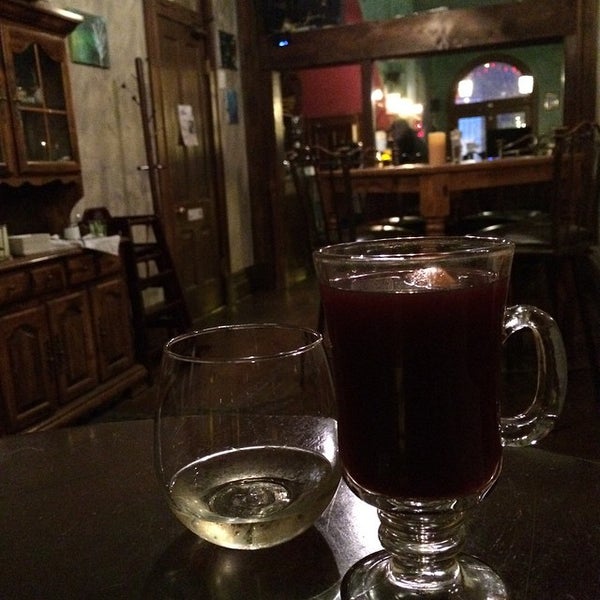 Foto tirada no(a) Swirl Wine Bar por Takuya N. em 1/26/2015