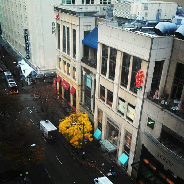 รูปภาพถ่ายที่ The Roosevelt Hotel โดย Joel Richard E. เมื่อ 11/21/2012