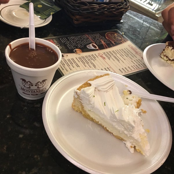 Photo taken at Chocolate Montanhês Monte Verde by Adelaide G. on 7/10/2016