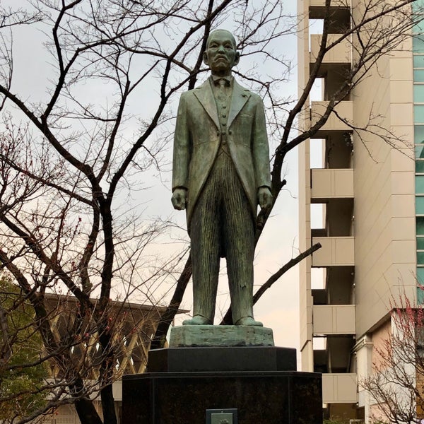 世耕弘一銅像 東大阪市 大阪府