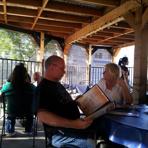 5/23/2013 tarihinde Charleston P.ziyaretçi tarafından The Blu Pig &amp; Blu Bar'de çekilen fotoğraf
