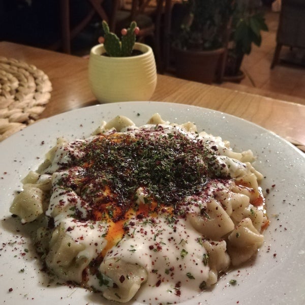 Das Foto wurde bei Sabırtaşı Restaurant von Mhtp am 9/19/2019 aufgenommen