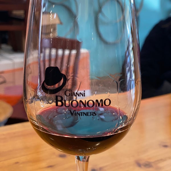 รูปภาพถ่ายที่ Gianni Buonomo Vintners โดย Kristen S. เมื่อ 3/14/2021