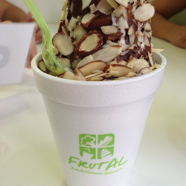 รูปภาพถ่ายที่ Frutal Yogurt โดย Erika G. เมื่อ 7/31/2013