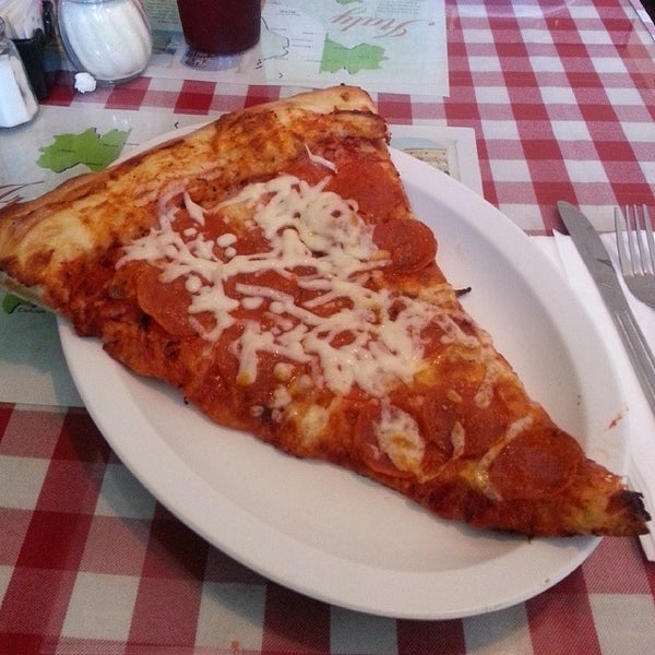 1/2/2014 tarihinde Mikeziyaretçi tarafından Pizza D&#39;Oro'de çekilen fotoğraf
