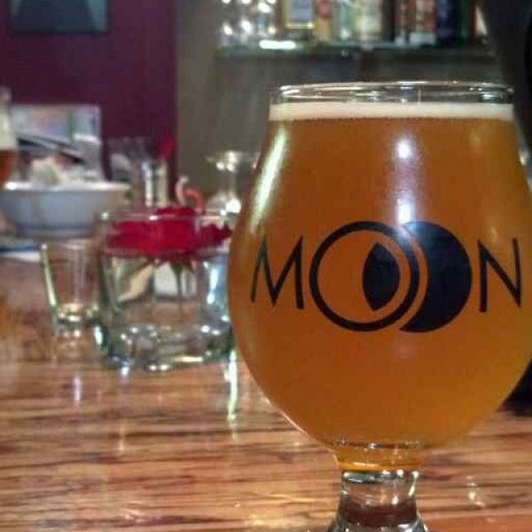 Photo taken at Moon Under Water Pub &amp; Brewery by Julie L. on 6/27/2013