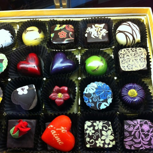 รูปภาพถ่ายที่ Sweet Paradise Chocolatier โดย Dania Katz เมื่อ 10/29/2012