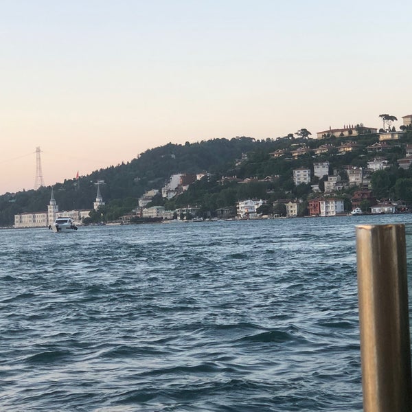 Das Foto wurde bei Bosphorus Palace Hotel von GEZGİN MACERAPEREST❤️📕🔐✈️🏆🥇🥃🌹🍷 am 6/24/2023 aufgenommen