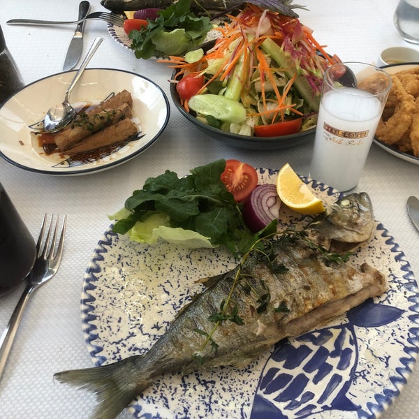 Foto scattata a Hereke Balık Restaurant da GEZGİN MACERAPEREST❤️📕🔐✈️🏆🥇🥃🌹🍷 il 12/14/2021