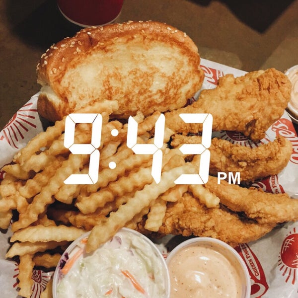 Photo taken at Raising Cane&#39;s Chicken Fingers by Yahdiel O. on 5/10/2015