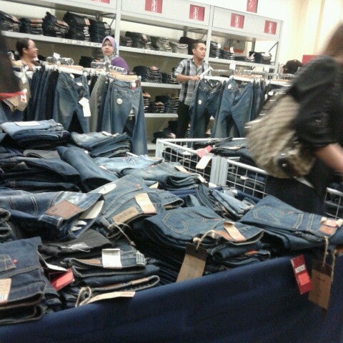 Levis wangsa on sale walk