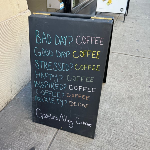 Foto tirada no(a) Gasoline Alley Coffee por Chas P. em 4/23/2024