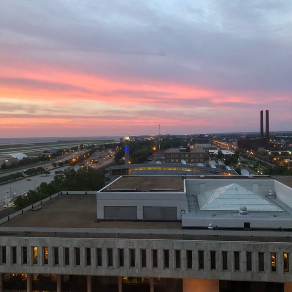 Photo taken at DoubleTree by Hilton Hotel Cleveland Downtown - Lakeside by Jeremiah C. on 6/22/2018