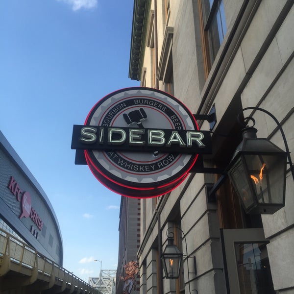 Photo prise au Sidebar at Whiskey Row par Jeremiah C. le8/3/2015