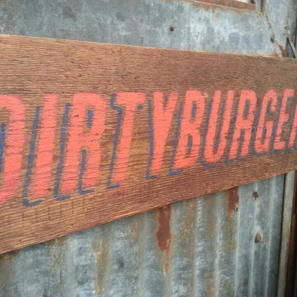 6/23/2013 tarihinde Othman A.ziyaretçi tarafından Dirty Burger'de çekilen fotoğraf