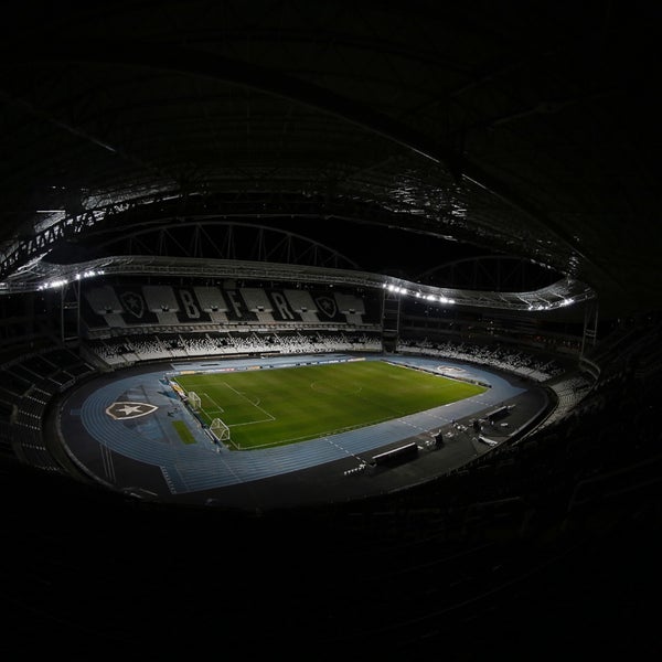 รูปภาพถ่ายที่ Estádio Olímpico Nilton Santos โดย Rafael R. เมื่อ 7/31/2021
