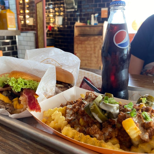 Foto diambil di South West ( Burger &amp; Fries ) oleh abdullah h. pada 12/8/2020