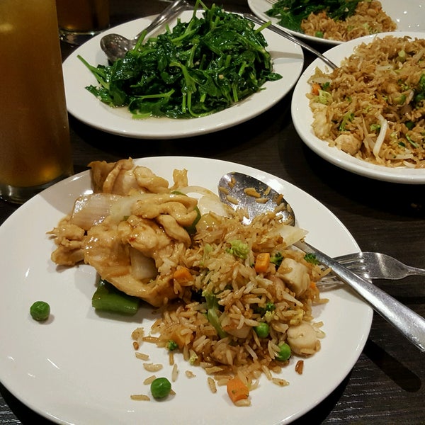 9/27/2016 tarihinde Энди П.ziyaretçi tarafından Hong Shing Chinese Restaurant'de çekilen fotoğraf