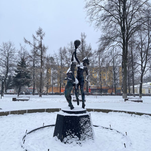 фонтан на площади труда ярославль. сквер на площади труда в ярославле проекты. площадь труда ярославль панорама. сквер площадь труда ярославль благоустройство. бизнес центр тауэр ярославль.