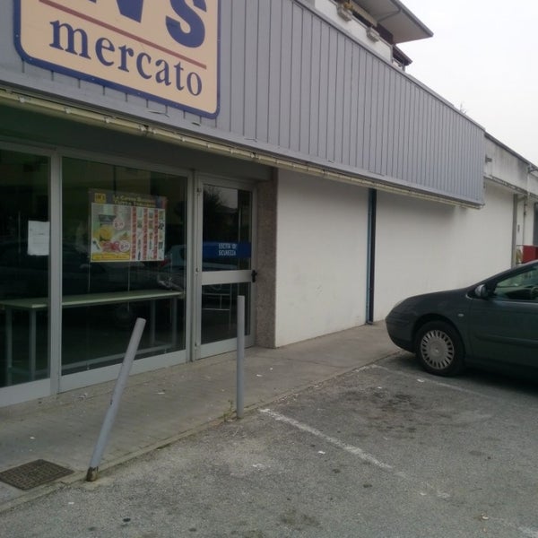 Photo taken at In&#39;s Mercato by Simone B. on 3/15/2014