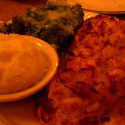 รูปภาพถ่ายที่ Olive Grove Restaurant &amp; Lounge โดย Brittainy D. เมื่อ 12/21/2012