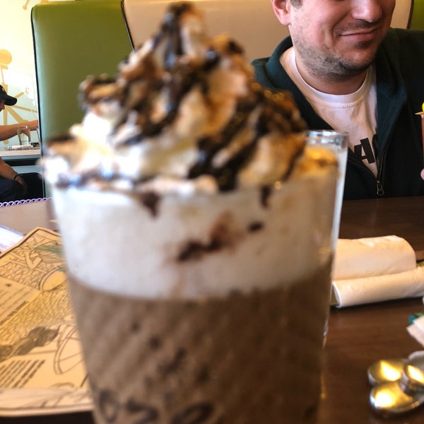 Photo taken at Snooze, an A.M. Eatery by Emily S. on 12/11/2018